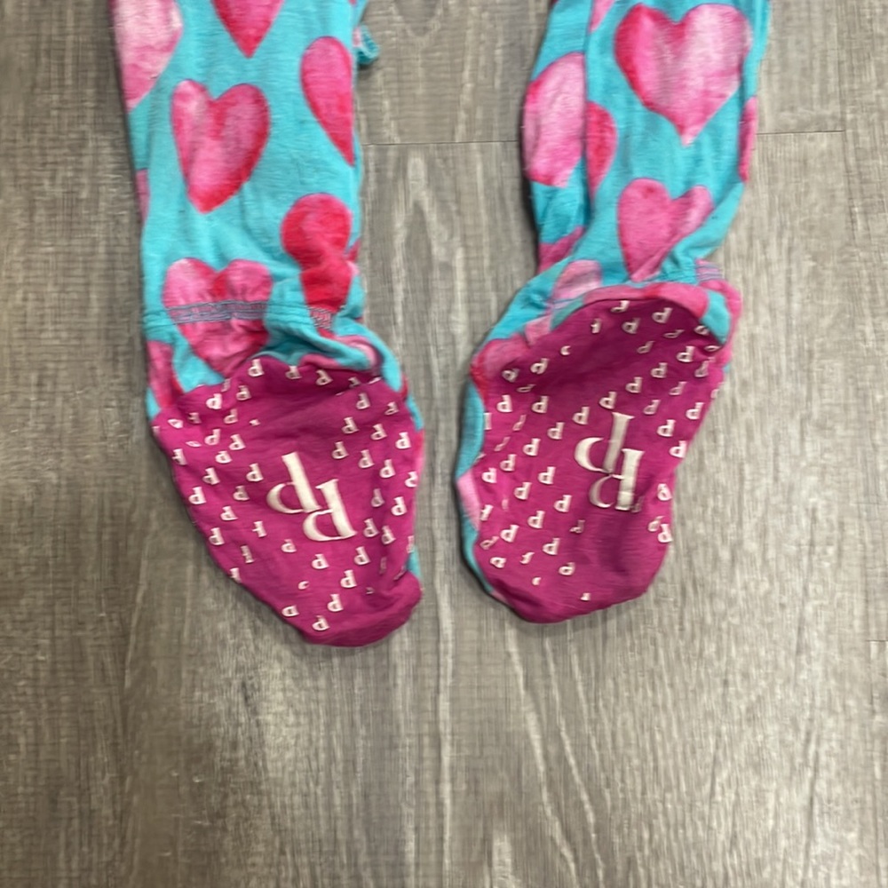 Posh peanut 12-18 months “queen of hearts” zip footie - Picture 3 of 3